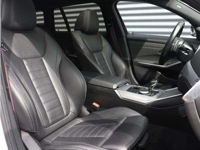 BMW 3-SERIE Touring 320i | High Executive | M Sportpakket | Panodak | Head-Up | Harman Kardon | Driving Assistant | Laserlight | Parking Pack | M-Performance | 19'' LMV
