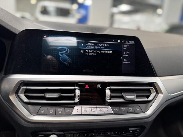 BMW 3-SERIE Touring 330e High Executive M-Sport Full Options I PANO I LED I Sportstoelen I Adapt Cruise I Head-Up I 18"LM