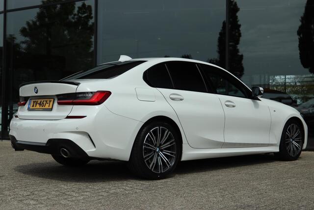 BMW 3-SERIE 320I EXECUTIVE EDITION M-SPORT | CARPLAY | HUD | NAVI | CRUISE | LED | STOELVERW. | AMBIENT LIGHT