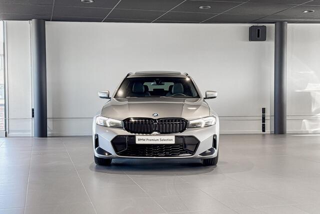 BMW 3-SERIE Touring 330e | M Sport Pro | Glazen Panoramadak | Stoelverwarming | Trekhaak |