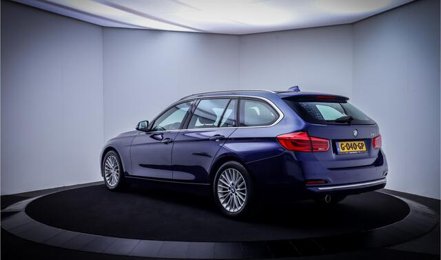 BMW 3-SERIE Touring 318iA LUXURY Edition PANO | FULL LED | LEDER | ELEK TREKHAAK | NAVI | STOELVERW | PDC V+A | LMV