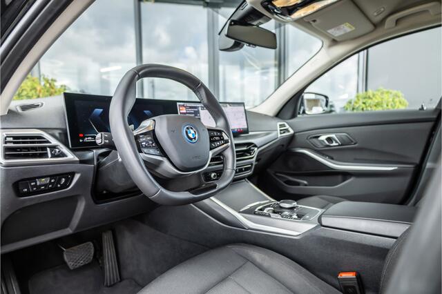 BMW 3-SERIE Touring 330e xDrive - Elek. Trekhaak | 360 Camera | ACC