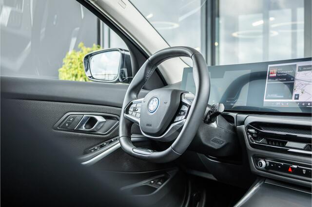 BMW 3-SERIE Touring 330e xDrive - Elek. Trekhaak | 360 Camera | ACC