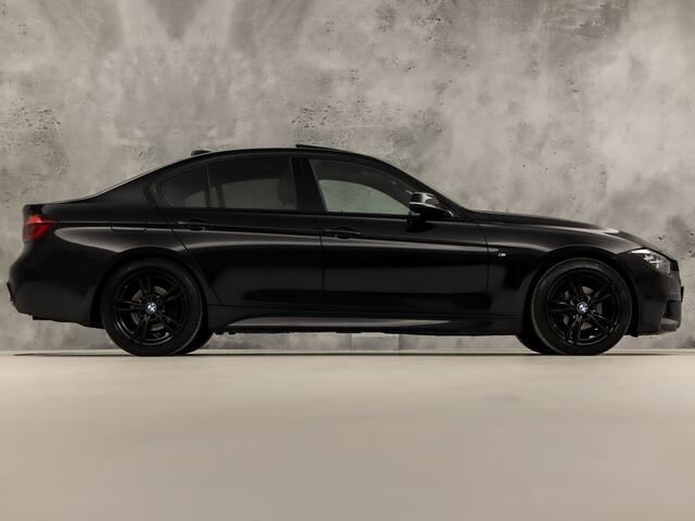 BMW 3-SERIE 320i M Sport Shadow 184Pk Automaat (SCHUIFDAK, M PAKKET, GROOT NAVI, DEALER ONDERHOUDEN, SPORTSTOELEN, STOELVERWARMING, GETINT GLAS, SPORT AUTOMAAT, NIEUWSTAAT)