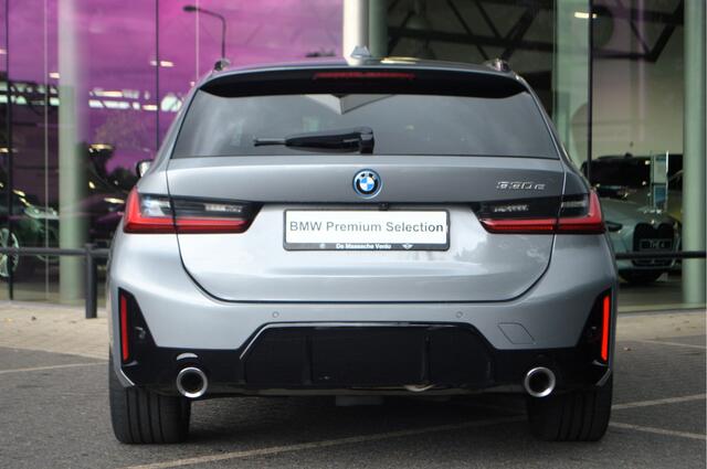 BMW 3-SERIE Touring 330e M Sport Automaat / Trekhaak / Sportstoelen / Comfort Access / Achteruitrijcamera / Stoelverwarming