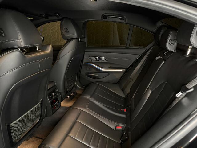 BMW 3-SERIE 320i High Exe | M-sport | Camera | CarPlay