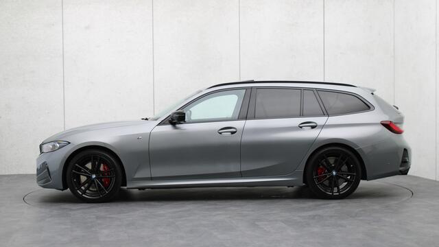 BMW 3-SERIE Touring 330i M-Sport Pro | Harman/Kardon | Panoramadak | Standkachel | Head-Up | Trekhaak | Carbon
