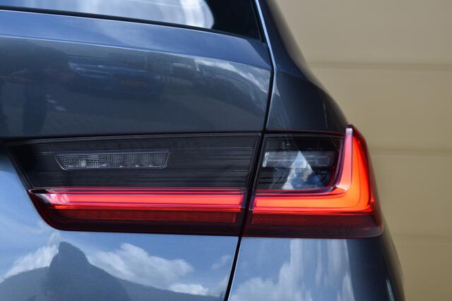 BMW 3-SERIE Touring 320i High Executive * M-Sport * M-Sportonderstel * Comforttoegang * Sfeerverlichting *