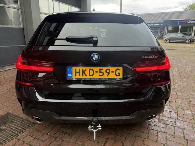 BMW 3-SERIE Touring 330e Business Edition Plus Bj 2022 292PK | M-pakket | Full led | Carplay | Trekhaak wegklapbaar | SOH 96% |