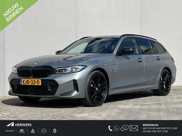 BMW 3-SERIE Touring 330e xDrive 292 pk / Dealer onderhouden / Accu SoH 92 % / M-Sport / XDrive / Elektrische trekhaak 1.500 kg / Leer / Elektrische klep / Apple Carplay Android / 19" LM wielen / 17" Winterwielen set inclusief /