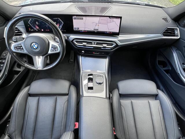 BMW 3-SERIE Touring 330e xDrive 292 pk / Dealer onderhouden / Accu SoH 92 % / M-Sport / XDrive / Elektrische trekhaak 1.500 kg / Leer / Elektrische klep / Apple Carplay Android / 19" LM wielen / 17" Winterwielen set inclusief /