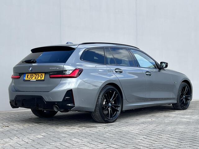 BMW 3-SERIE Touring 330e xDrive 292 pk / Dealer onderhouden / Accu SoH 92 % / M-Sport / XDrive / Elektrische trekhaak 1.500 kg / Leer / Elektrische klep / Apple Carplay Android / 19" LM wielen / 17" Winterwielen set inclusief /