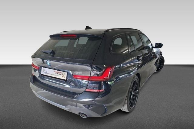 BMW 3-SERIE Touring 320e M Sport | Half leer | 19" Licht metaal | Wordt verwacht
