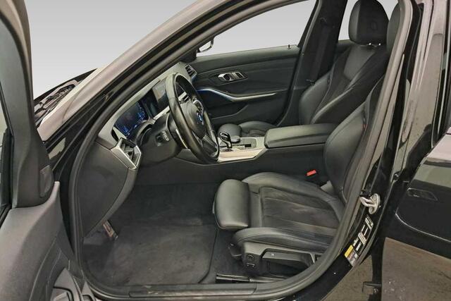 BMW 3-SERIE Touring 320e M Sport | Half leer | 19" Licht metaal | Wordt verwacht