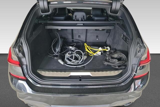 BMW 3-SERIE Touring 320e M Sport | Half leer | 19" Licht metaal | Wordt verwacht