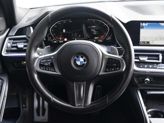 BMW 3-SERIE Sedan 318i | High Executive | M Sportpakket | 19 inch | Parking Pack | HiFi | Sportstoelen | Stoelverwarming | Achteruitrijcamera