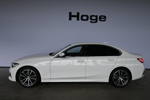 BMW 3-SERIE 320i High Executive Automaat Navigatie LED Carplay Stoelverwarming Dealer Onderhouden! Inruil Mogelijk!
