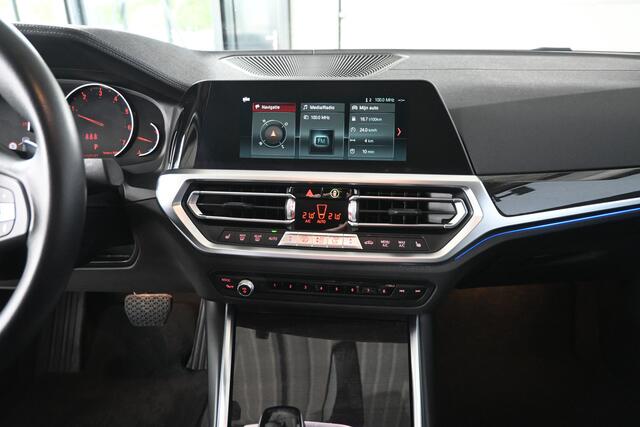 BMW 3-SERIE 320i High Executive Automaat Navigatie LED Carplay Stoelverwarming Dealer Onderhouden! Inruil Mogelijk!