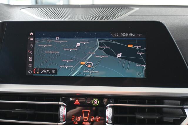 BMW 3-SERIE 320i High Executive Automaat Navigatie LED Carplay Stoelverwarming Dealer Onderhouden! Inruil Mogelijk!