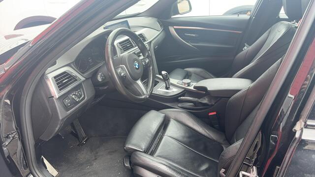 BMW 3-SERIE 318i M Sport Edition M-PAKKET / BLACK OPTIC / FULL LED / LEDER / STOELVERW / GR NAVI / CLIMA / PDC / BLUETOOTH / CRUISE / NL-AUTO
