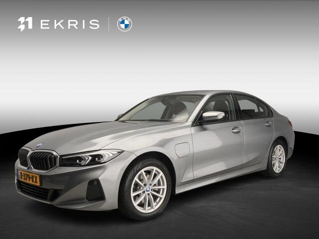 BMW 3-SERIE Sedan 320e | LED | Leder | Navigatie | Sportstoelen | Clima | PDC | DAB | Alu 17 inch