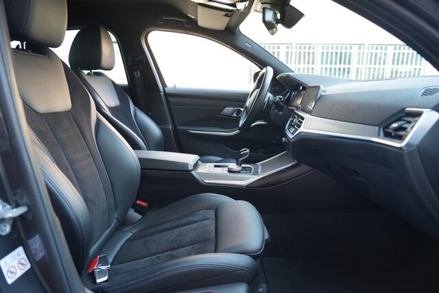 BMW 3-SERIE 330e M Sport High Executive 292pk Navigatie/Camera/HarmanKardon