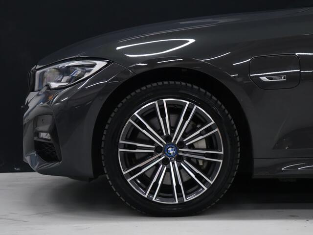 BMW 3-SERIE Touring 330e xDrive M Sport [SCHUIFKANTELDAK, CAMERA, APPLE CARPLAY, TREKHAAK, ANDROID, STOELVERWARMING, PDC V+A, CRUISE, CLIMATE 3-ZONE, LASERLICHT, HIFI AUDIO, COMFORT ACCESS, DIGITAL DASH, ELEKTRISCHE ACHTERKLEP, NIE