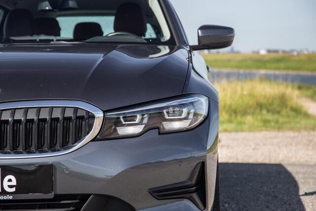 BMW 3-SERIE Touring 320e LED / DEALER ONDERHOUDEN / STOELVERWARMING / CAMERA / CARPLAY
