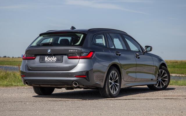 BMW 3-SERIE Touring 320e LED / DEALER ONDERHOUDEN / STOELVERWARMING / CAMERA / CARPLAY
