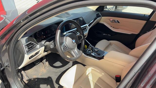 BMW 3-SERIE Touring 320i High Executive Edition AUTOMAAT / TREKHAAK / SFEER / BLACK OPTIC / STOELVERW / CARPLAY / LEDER / VIRTUAL / NL-AUTO