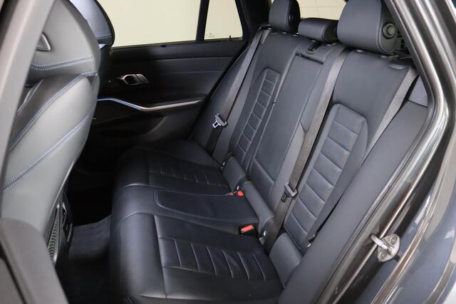 BMW 3-SERIE Touring 330e xDrive M-sport Panoramadak, Laser, Volleder, Memory, H&K, Individual