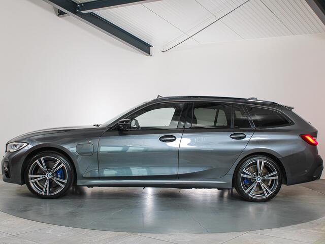 BMW 3-SERIE Touring 330e xDrive M-sport Panoramadak, Laser, Volleder, Memory, H&K, Individual