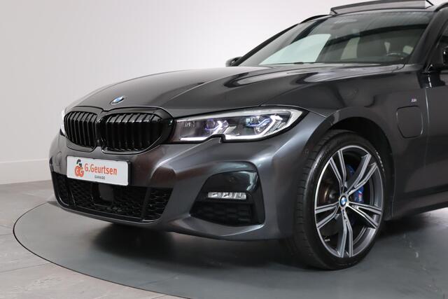 BMW 3-SERIE Touring 330e xDrive M-sport Panoramadak, Laser, Volleder, Memory, H&K, Individual