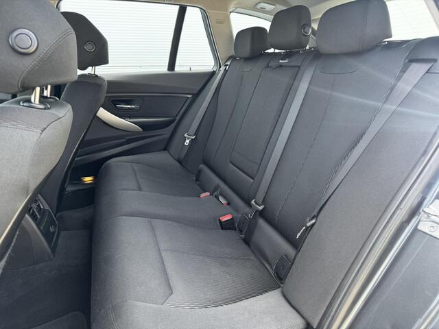 BMW 3-SERIE Touring 318i Executive / Navigatie / Climate Control / Trekhaak / Origineel Nederland NAP / Volledig onderhouden /
