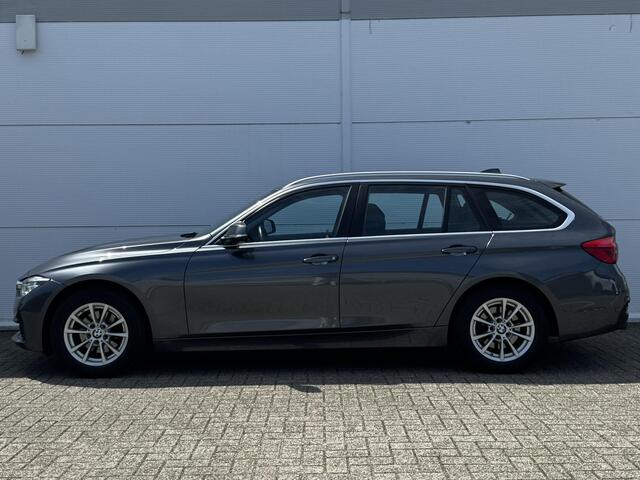 BMW 3-SERIE Touring 318i Executive / Navigatie / Climate Control / Trekhaak / Origineel Nederland NAP / Volledig onderhouden /