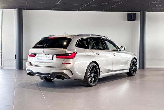 BMW 3-SERIE Touring M340i xDrive | Glazen Panoramadak | Harman Kardon | Stoelverwarming | Head-Up Display | Trekhaak |