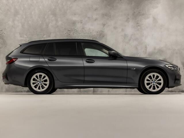 BMW 3-SERIE Touring 320e High Executive 204Pk Automaat (APPLE CARPLAY, DEALER ONDERHOUDEN, GROOT NAVI, CAMERA, LEDER, SPORTSTOELEN, GETINT GLAS, ELEK ACHTERKLEP, NIEUWSTAAT)