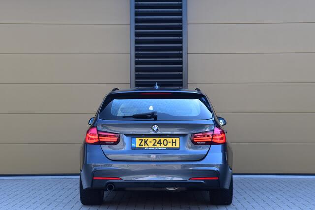 BMW 3-SERIE Touring 318i M Sport Corporate Lease * M-Pakket * Achteruitrijcamera * Trekhaak * Lichtpakket *