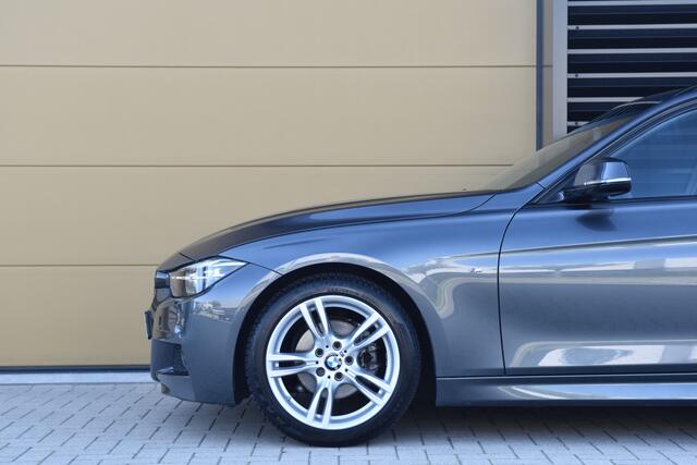 BMW 3-SERIE Touring 318i M Sport Corporate Lease * M-Pakket * Achteruitrijcamera * Trekhaak * Lichtpakket *