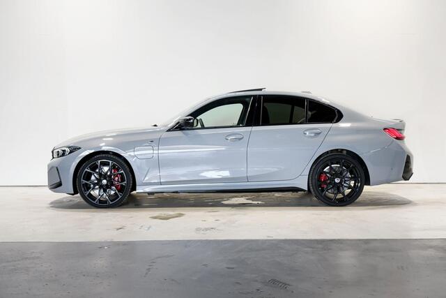 BMW 3-SERIE Sedan 330e Innovation Pack M Sportpakket Pro