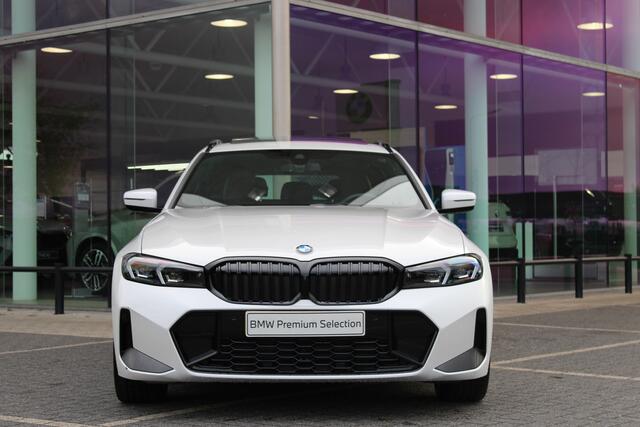 BMW 3-SERIE Touring 330i xDrive Innovation pack / M Sport PRO Automaat / Panoramadak / Trekhaak / Sportstoelen / Comfort Access / Adaptieve LED / Parking Assistant Plus