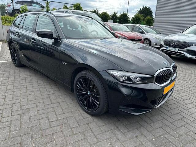BMW 3-SERIE Touring 320e PHEV Leder | Park Assist | Carplay/Android