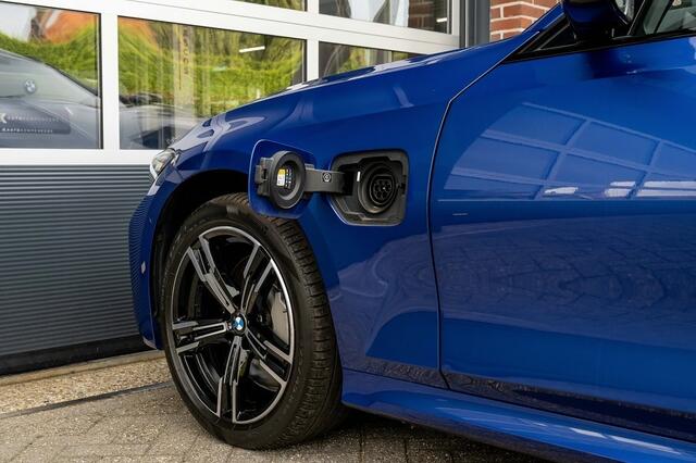 BMW 3-SERIE 330 330e Touring M Sport | Panorama | Head-Up | Laser | ACC | Memory | Stoel/Stuurverw. |