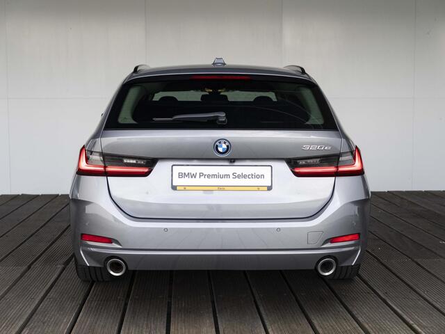BMW 3-SERIE Touring 320e | Entertainment Pack | Comfort Pack | 17 inch | Comfort Access | Elektrisch verstelbare stoelen | Sportstoelen | HiFi | Stoelverwarming