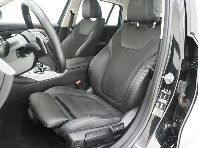 BMW 3-SERIE Touring 320e Shadow Line | Camera | Trekhaak | Leder/Stof | DAB | LED | Cruise | Carplay