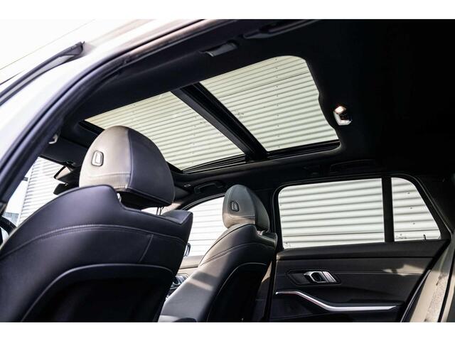 BMW 3-SERIE Touring M340i xDrive | Panodak | Laser | Trekhaak | Driving Assi