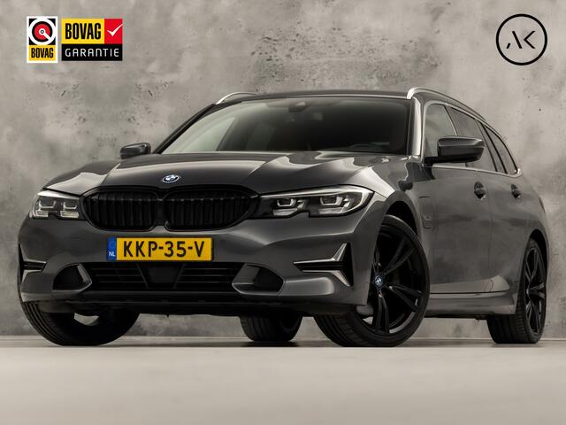 BMW 3-SERIE 320e Sport 204Pk Automaat (APPLE CARPLAY, GROOT NAVI, DEALER ONDERHOUDEN, BRUIN LEDER, GETINT GLAS, CAMERA, ELEK ACHTERKLEP, SPORTSTOELEN, STOELVERWARMING, TREKHAAK, ADAPTIVE CRUISE, NIEUWSTAAT)