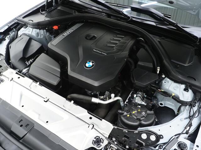 BMW 3-SERIE Touring 320i M Sport Pro Brooklyn Grey | M-sportstoelen | Panoramadak | Harman/Kardon | Carbon | Camera | Memory | Sfeerlicht