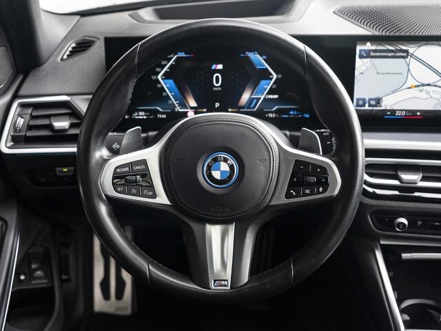 BMW 3-SERIE Touring 320e | M Sportpakket | Entertainment Pack |Glazen panoramadak | 19 inch | Harman Kardon | Trekhaak