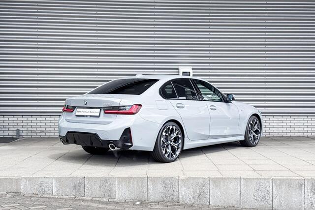 BMW 3-SERIE Sedan 320i